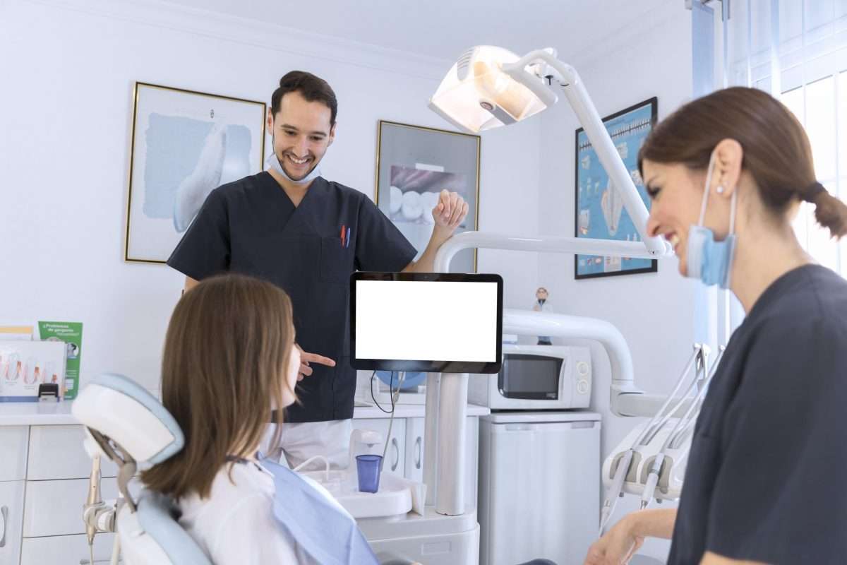 smiling-patient-dentist